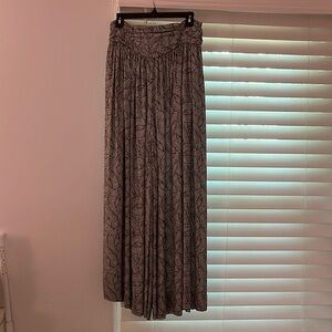 Anthropologie Brand high waisted Wide Leg Flowy Pants, size 6